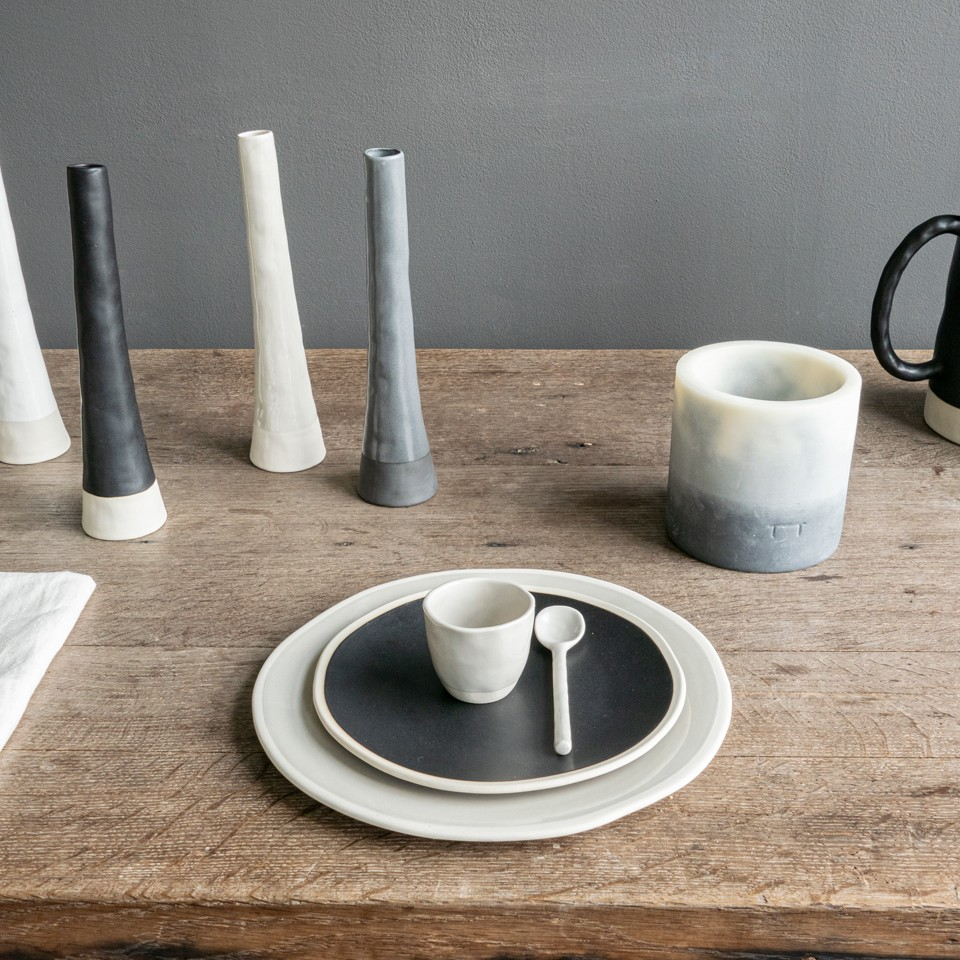 The Table Atelier Vaas 6x22,5 cm Black Truffle