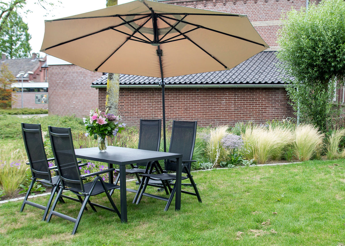Parasol op je balkon: dit werkt wel (en dit niet)