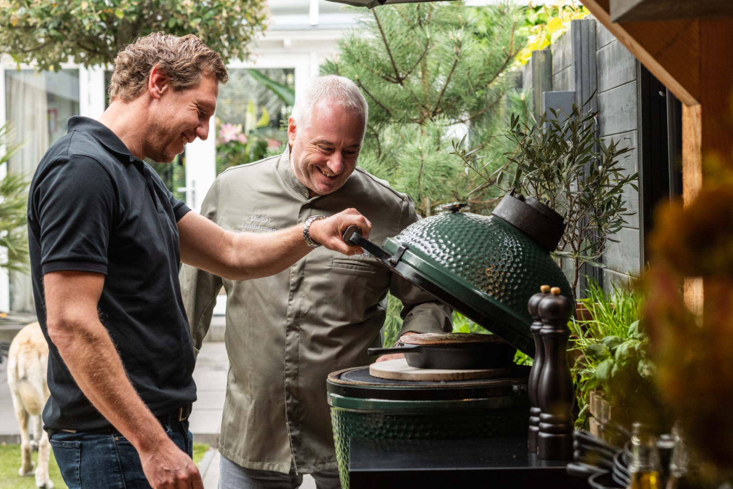 Big Green Egg Large+ intergrated nest + Handler + Cover