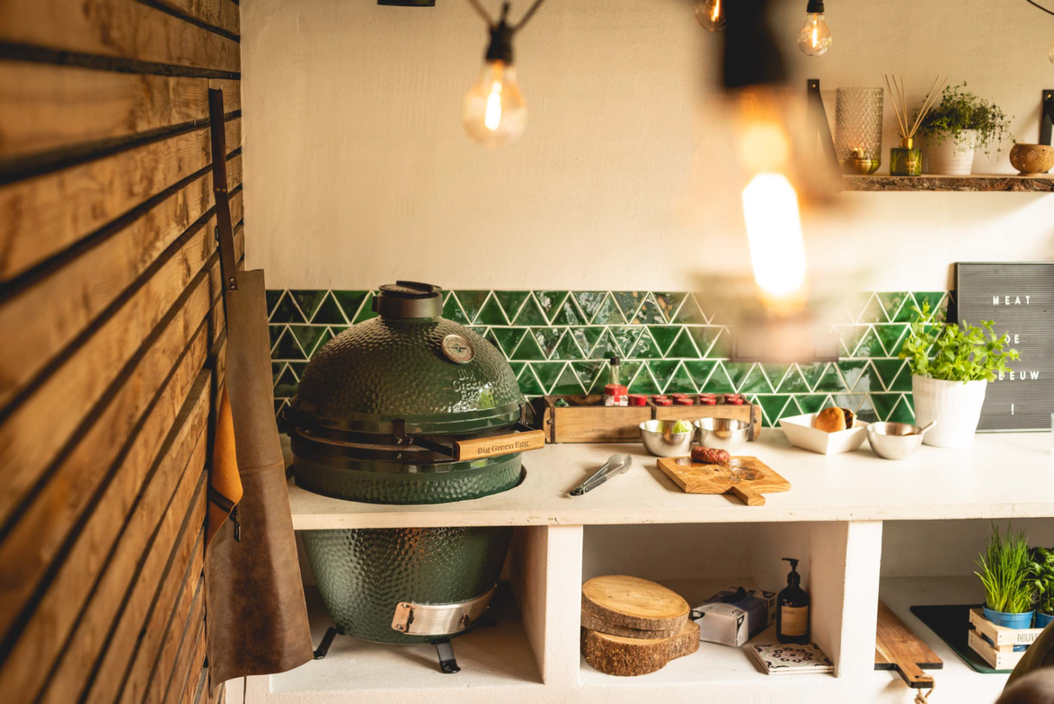 Big Green Egg Large + Table Nest