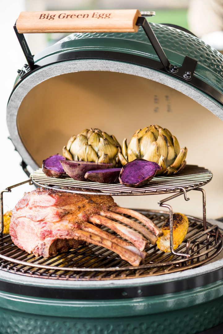 Big Green Egg Large + Table Nest + Eucalyptus Table + wielen + Cover
