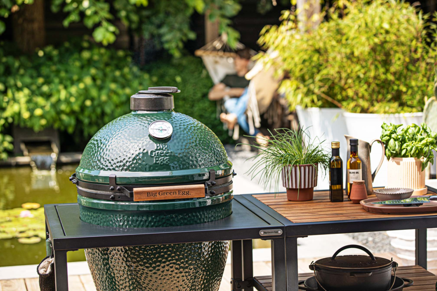 Big Green Egg Medium + Frame + Expansion Frame Wood-Wood-Wood + Wielen