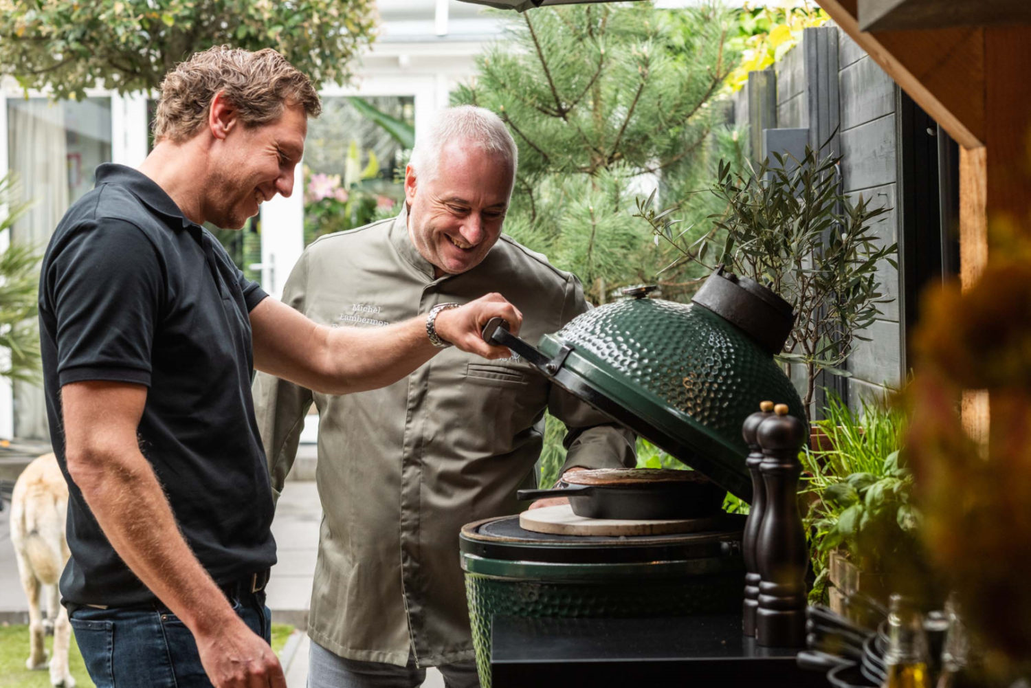 Big Green Egg Medium + Integgrated Nest + Handler