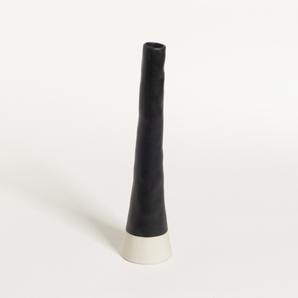 The Table Atelier Vaas 6x22,5 cm Black Pepper